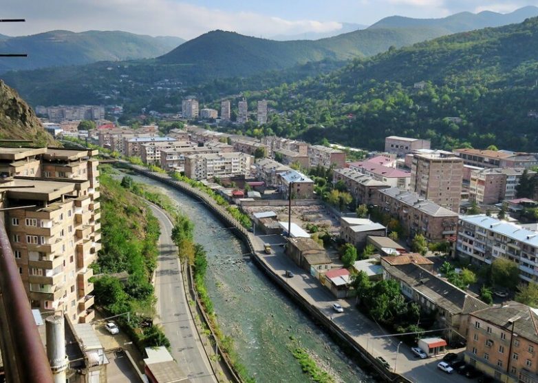 Скребущий небеса: город Капан, Армения