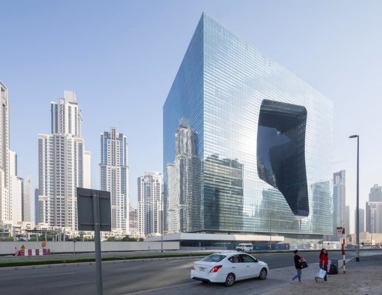 Инопланетный дизайн отеля в ОАЭ от Zaha Hadid