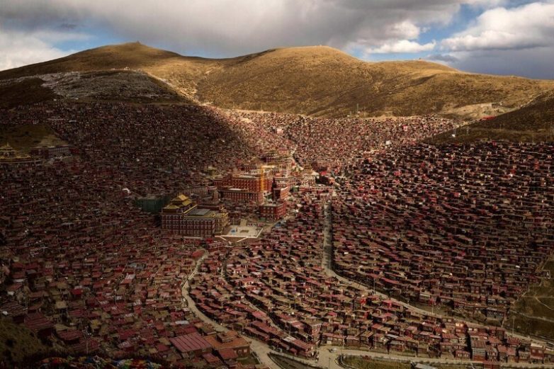 Жемчужина Тибета: Ларунг Гар — место, где Будда спустился с небес