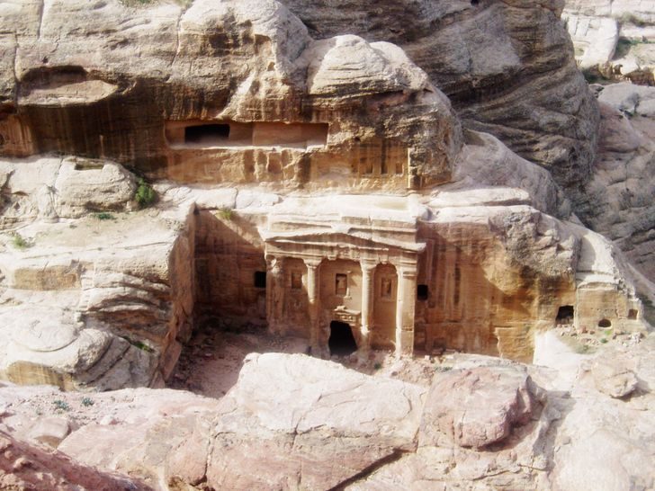 The City Carved Into The Rock: 12 Mysteries Of The Amazing Petra ...