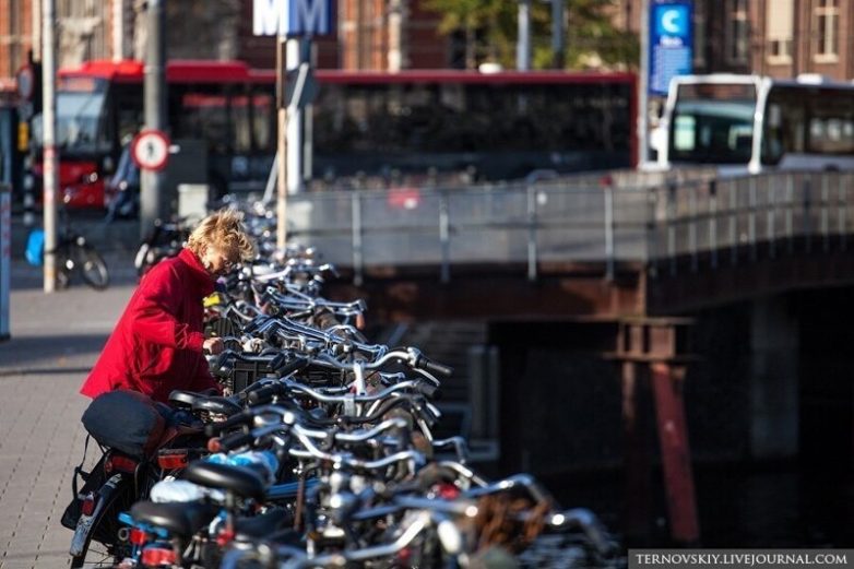 Амстердам — город велосипедов