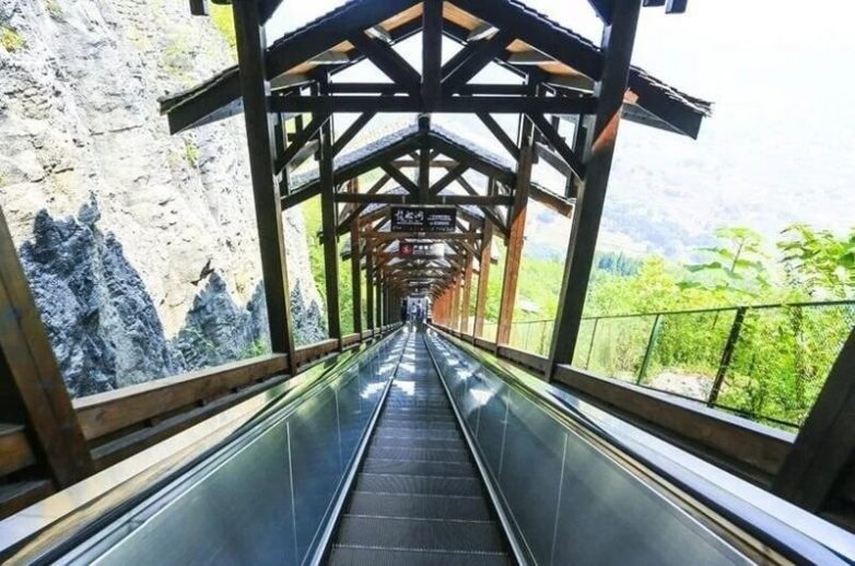 Лестница в небо: 10 самых длинных эскалаторов в мире