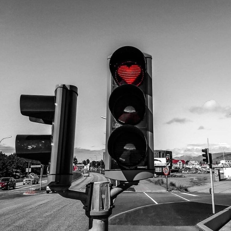Милейшие светофоры с сердечками в исландском Акюрейри