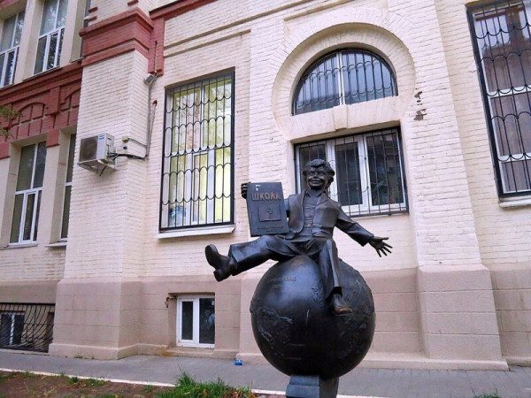 16 забавных нескучных памятников в России