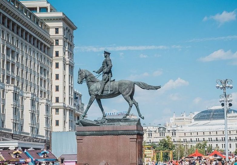 4 самых странных и неоднозначных памятника России