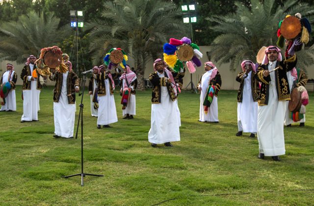 Знакомство с необычными традициями Саудовской Аравии