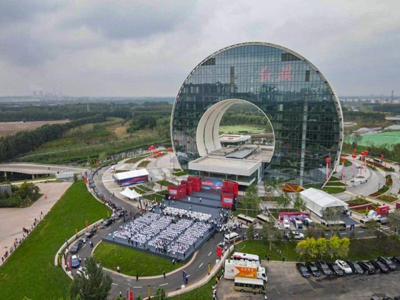 15 колоритных претендентов на звание самого уродливого здания в Китае