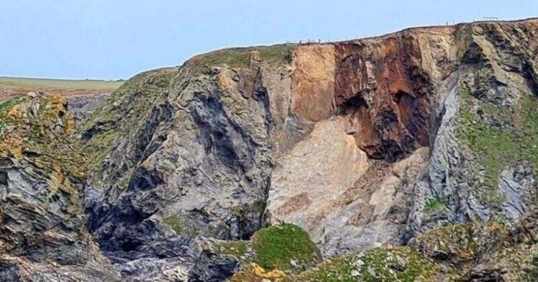 Природа высекла в скалах Корнуолла гигантское лицо