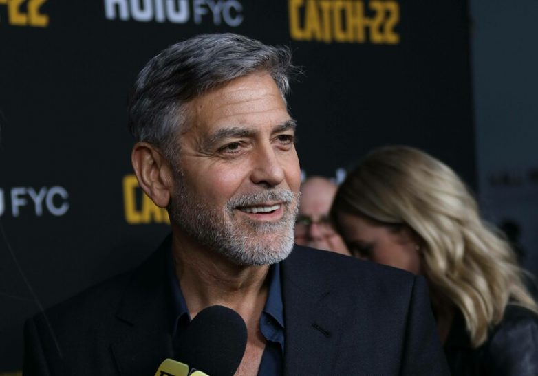 Что берут с собой в путешествия Джордж Клуни, Джим Керри и другие знаменитости?