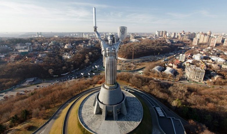 15 рекордно высоких статуй планеты, от которых захватывает дух