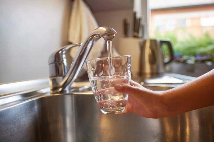 Почему американцы пьют воду из-под крана, а мы нет?