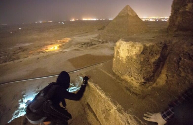 Миссия невыполнима: почему нельзя забираться на вершины египетских пирамид