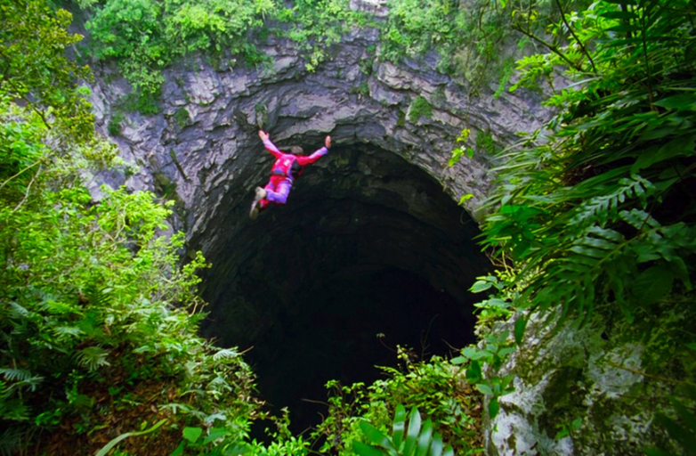 Пещера ласточек — любимое место туристов-экстремалов
