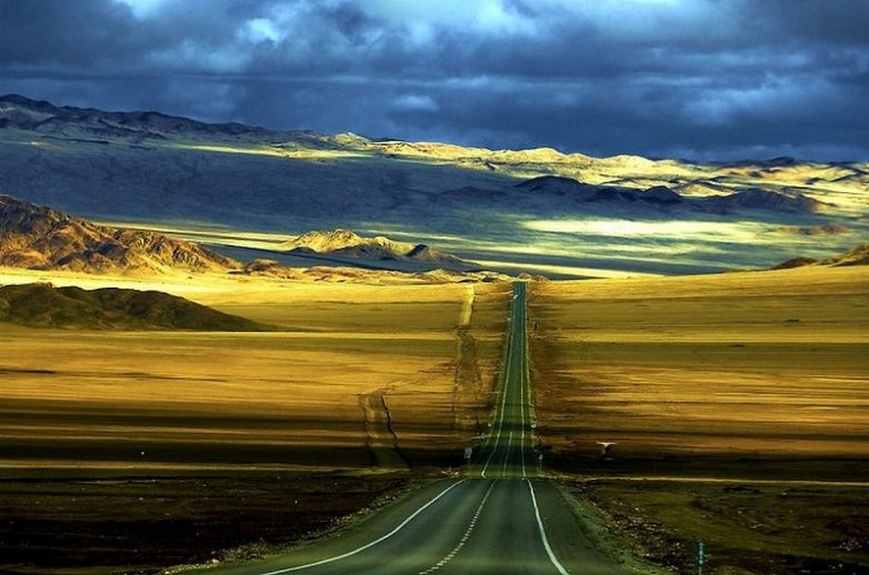 12 самых красивых дорог мира, по которым хочется ехать и ехать