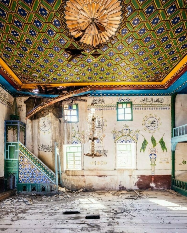 14 фантастических снимков, сделанных в заброшенных мечетях Турции