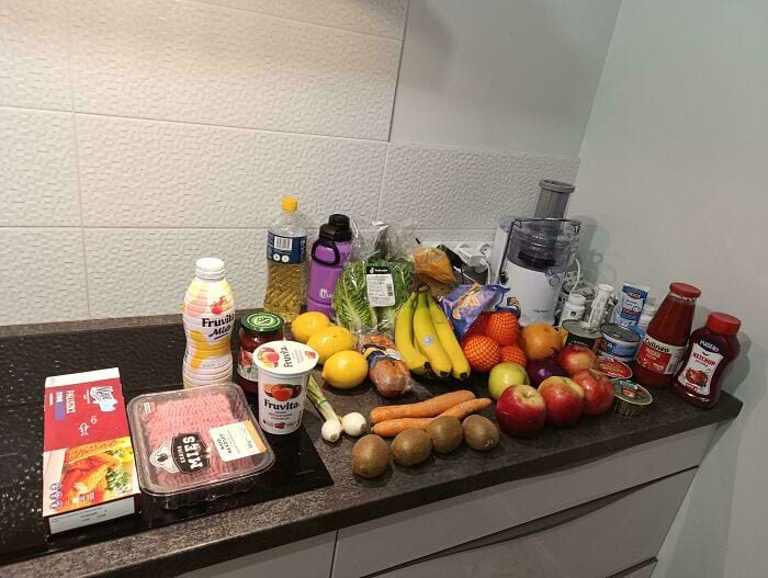 Эти люди показали, сколько стоят продукты там, где они живут