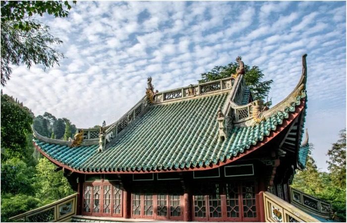 В чём польза изогнутых китайских крыш