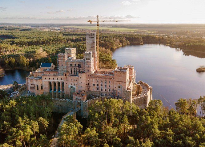 Современный средневековый замок