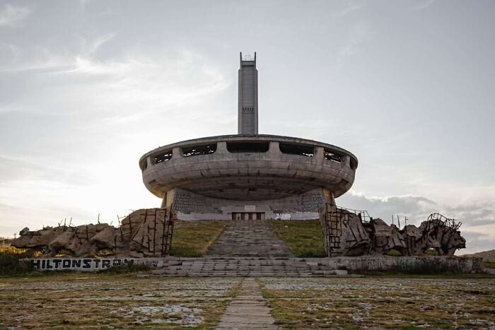 12 заброшенных мест с историей