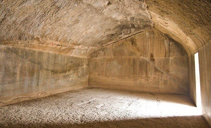 Зеркальная глубина маурийской эпохи