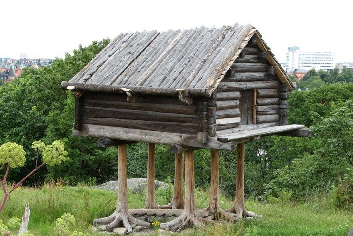 Прообраз избушки на курьих ножках