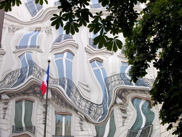 Как реставрация превратилась в уличную иллюзию