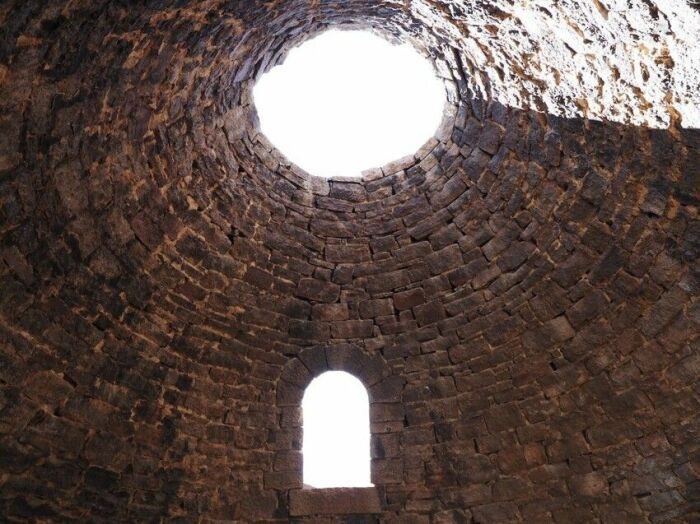 Как углевыжигательные сооружения стали укрытием для авантюристов