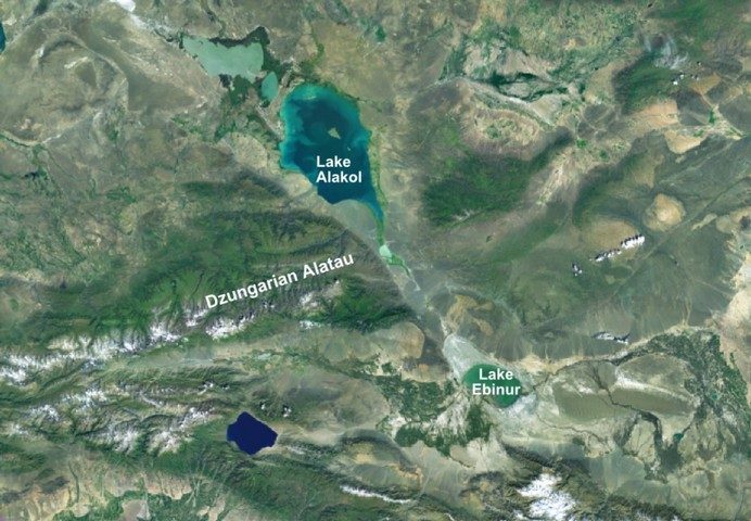 Арка между Казахстаном и Китаем