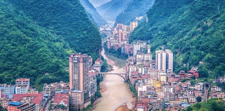 Самый узкий город мира