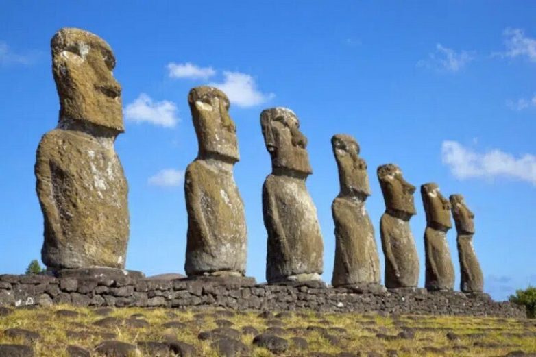 Ученые выяснили, как появились статуи на острове Пасхи