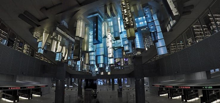 Перевёрнутый город под потолком