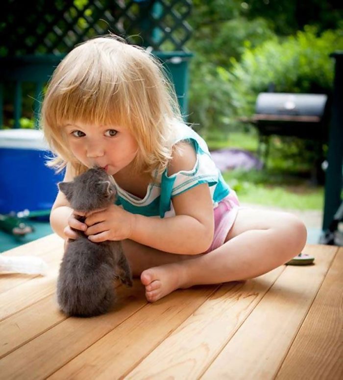 Фотографии, доказывающие, что каждому ребёнку нужно домашнее животное