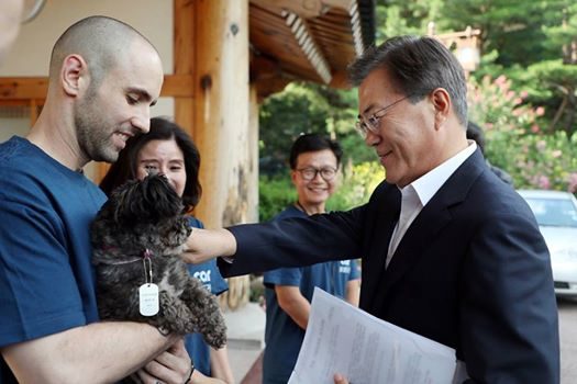 Новый президент Южной Кореи приютил собаку