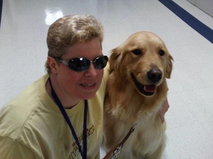 Слепая женщина впервые видит свою собаку
