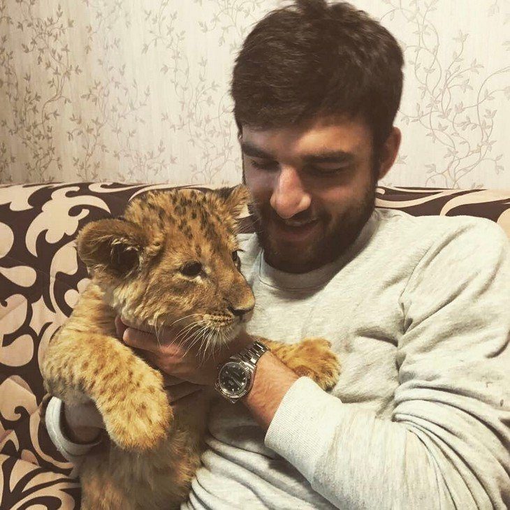 Футболист Георгий Джикия перевел приюту для собак 150 000 рублей