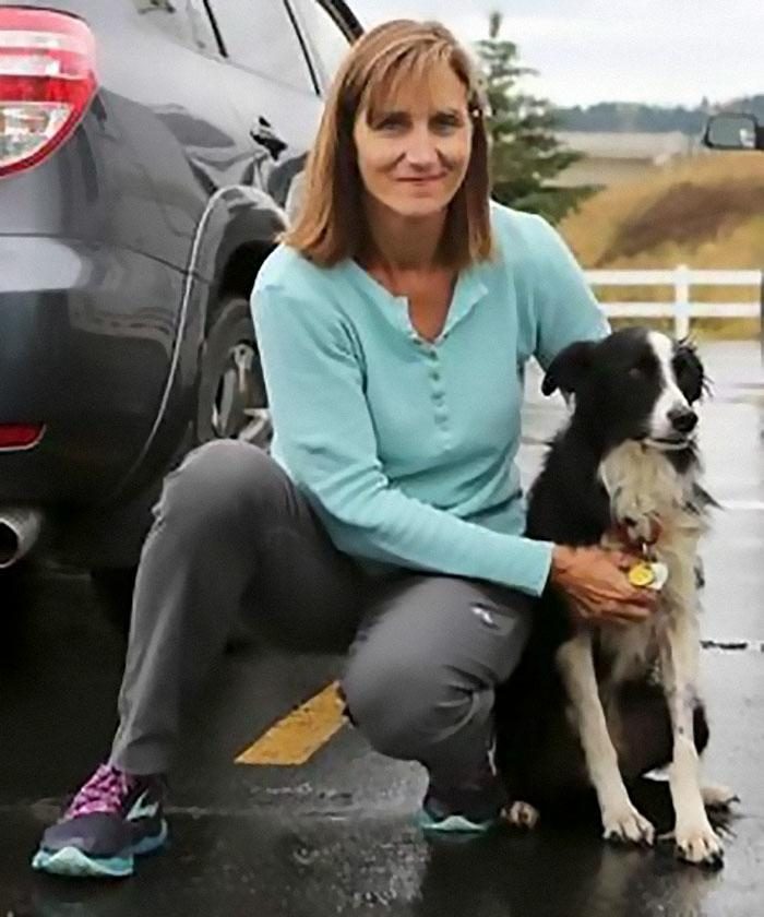 Женщина уволилась, чтобы найти свою собаку