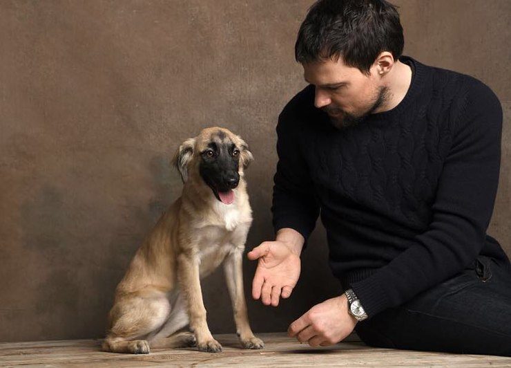 Данила Козловский привёз из Грузии щенка, которого увидел на обочине
