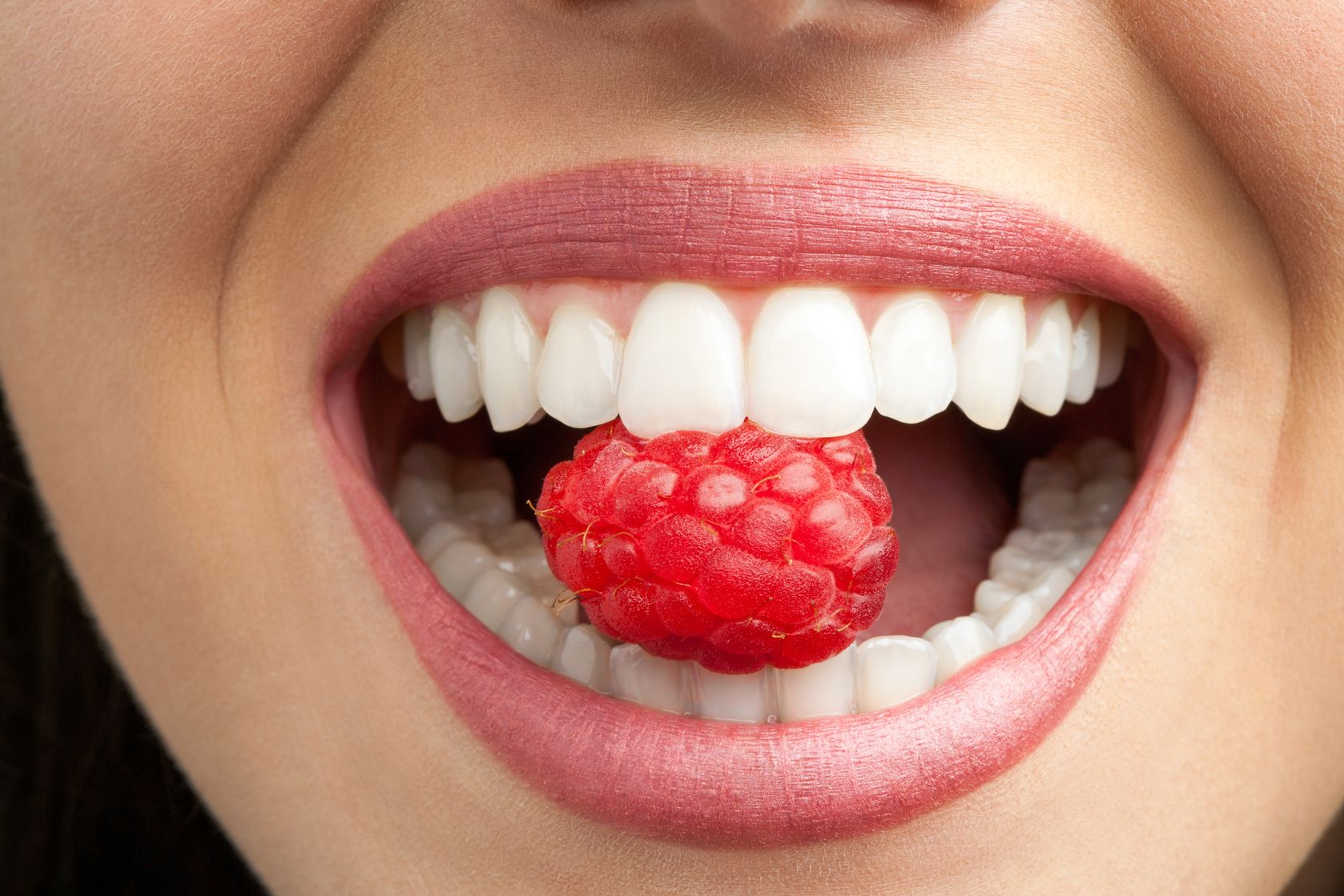 Стоматолог: чистить зубы следует за 30 минут до утреннего приема пищи