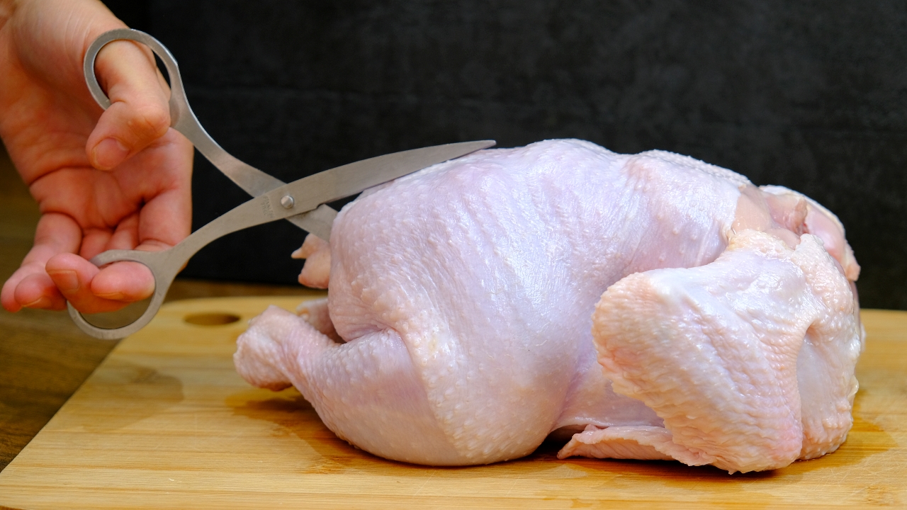 Курица без сметаны. Тушки кур. Самое мягкое мясо у курицы. Сочная часть курицы. С вкусом курицы.